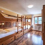 Berghuette Burgweghof Jugendgaestehaus