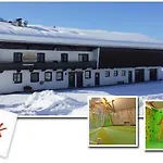 Berghuette Burgweghof Jugendgaestehaus Хостел Вестендорф