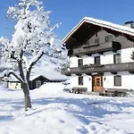 Berghuette Burgweghof Jugendgaestehaus *