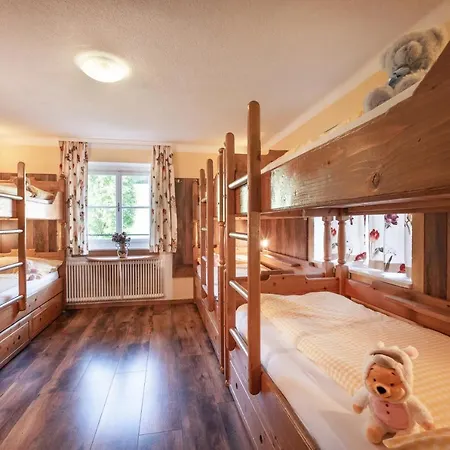 Hostel Berghuette Burgweghof Jugendgaestehaus *