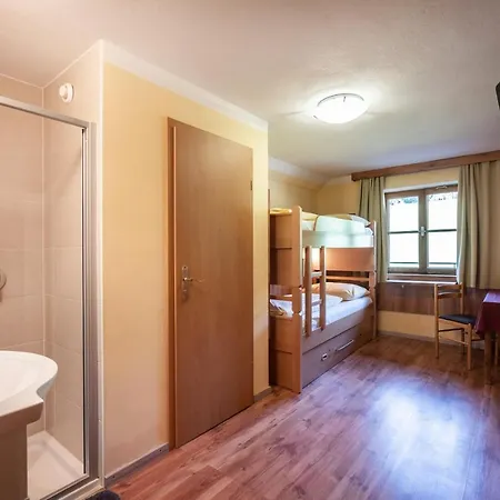 Hostel Berghuette Burgweghof Jugendgaestehaus