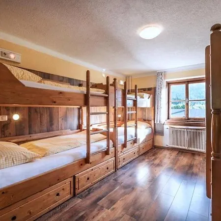 Berghuette Burgweghof Jugendgaestehaus