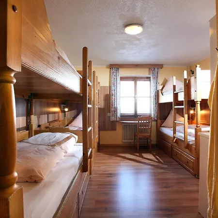 Berghuette Burgweghof Jugendgaestehaus *