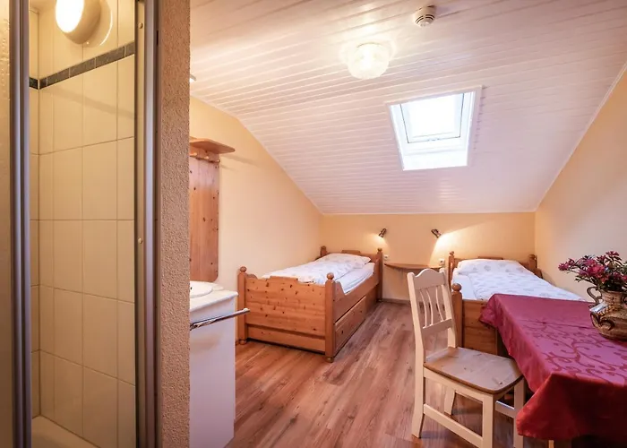 Berghuette Burgweghof Jugendgaestehaus * وستندورف