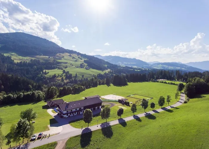 Berghuette Burgweghof Jugendgaestehaus بيت شباب *