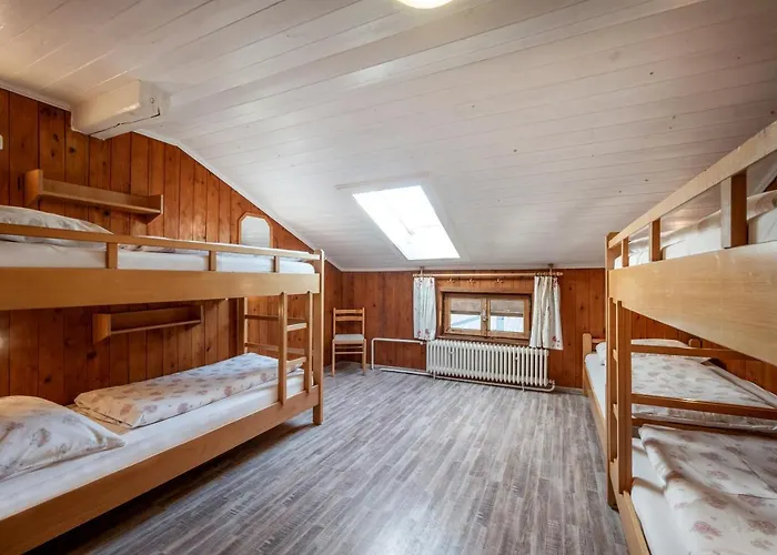 بيت شباب Berghuette Burgweghof Jugendgaestehaus وستندورف