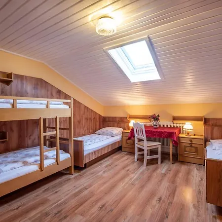 بيت شباب Berghuette Burgweghof Jugendgaestehaus وستندورف