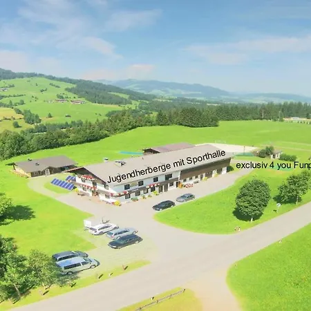 Berghuette Burgweghof Jugendgaestehaus Albergue